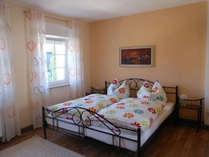 Apartment | 4 bedrooms, individually furnished - Holiday Home Weins Comfortable Vacation Home (Lieg)