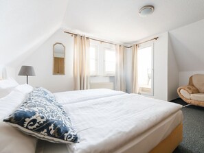 House | 5 bedrooms, individually furnished, iron/ironing board - on the Sunny Slope Modern Retreat (Eslohe)