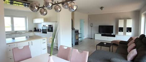 Apartment | Private kitchen | Oven, toaster