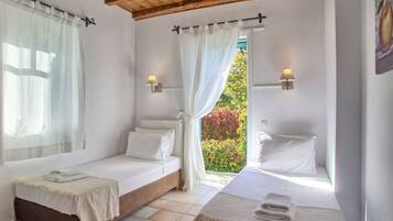 Rumah | 2 kamar tidur dan dilengkapi dengan perabotan berbeda-beda