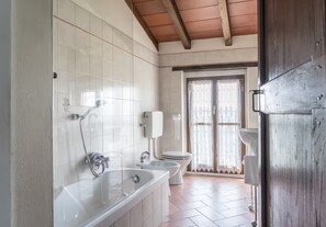 House | Bathroom - Sunny Holiday Home With Swimming Pool (Salsomaggiore Terme)