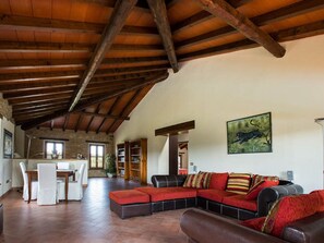 Living area - Belvilla by OYO Cascina Tabia (Salsomaggiore Terme)