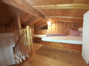 House | 3 bedrooms, individually furnished, iron/ironing board