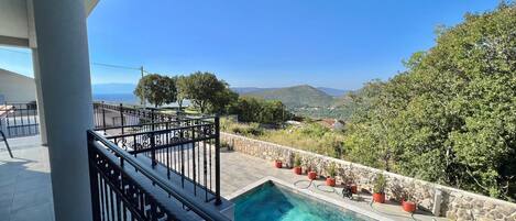 Rumah | Kolam renang | Kolam renang indoor dan kolam renang outdoor