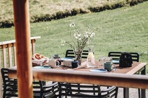 Outdoor dining - Fewo Antenbichllehen Zinkenstadl - 88qm, 2 SZ mit Balkon und Terrasse (Berchtesgaden)