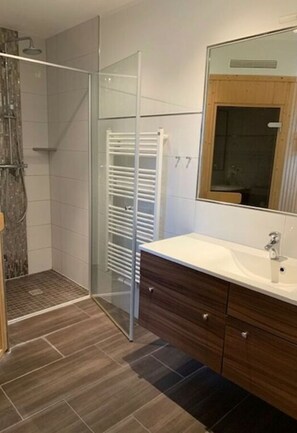 Bathroom - Villa Seebrise Modern Retreat (Goehren-Lebbin)