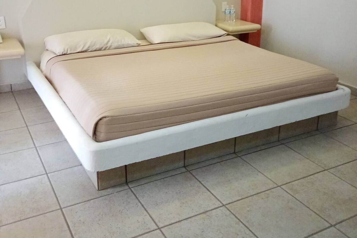 Deluxe Room | 1 bedroom, hypo-allergenic bedding available, down comforters, minibar