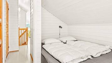 House | 5 bedrooms, individually furnished