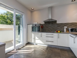 Villa | Eget kjøkken | Ovn, vannkoker og brødrister