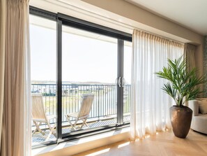 House | Pemandangan dari hartanah