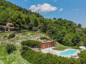 Villa | Piscina | Una piscina cubierta, una piscina al aire libre