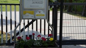 A signboard for 'Am Obstbaum' property with contact details and a 'Land OLAU' certification. - Pear - On the Fruit Tree (Golssen)