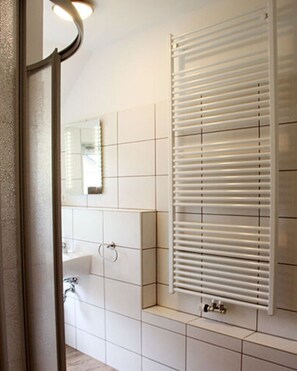 Apartment | Bathroom - Pear - On the Fruit Tree (Golssen)