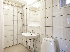 House | Bathroom - 5 Person Holiday Home in Salen (Salen)