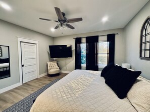 4 bedrooms, desk, iron/ironing board, travel cot