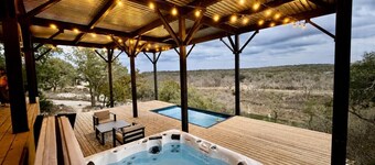 Riverfront, Views, Hot Tub, Sleeps 8, 3 King Beds