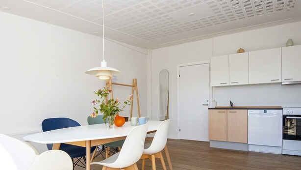 A modern kitchen with white cabinets, a wooden countertop, and a built-in oven. - 4 Person Holiday Park Home in Ulfborg (Ulfborg)
