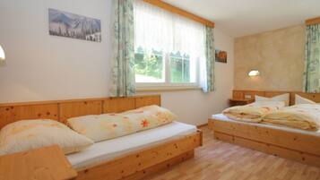 House | 8 bedrooms, individually furnished, bed sheets