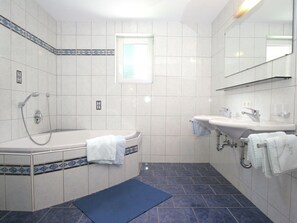 House | Bathroom - Holiday Home in Kappl With Balcony (Kappl)