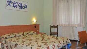 3 habitaciones, muebles diferentes y ropa de cama