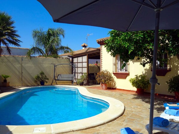 Outdoor pool - Casa Limon Modern Retreat (Chiclana de la Frontera)