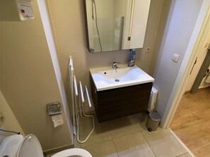 Apartment | Bathroom - Charming Apartment Near Beach (De Panne)