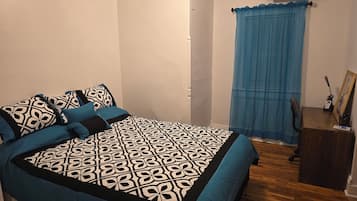 1 habitación, escritorio, tabla de planchar con plancha y wifi
