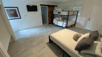 4 bedrooms, iron/ironing board, free WiFi, bed sheets