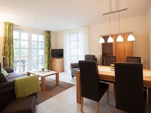 Dining - Residence on Lake Balmer (Benz)