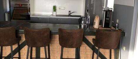 Talo | Yksityinen keittiö | Uuni, vedenkeitin, leivänpaahdin