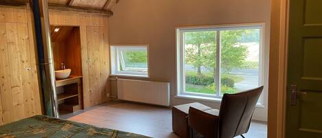 House | 1 bedroom, individually furnished, bed sheets