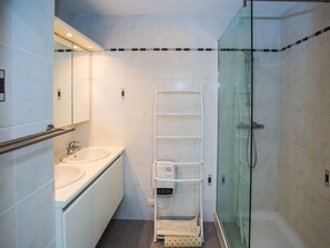 Apartment | Bathroom