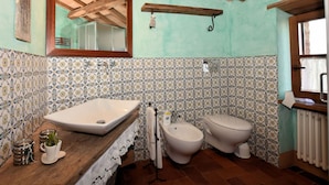 Apartment | Bathroom - Holiday Home Casa Rocca (Castiglione d'Orcia)