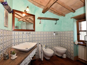 Apartment | Bathroom - Holiday Home Casa Rocca (Castiglione d'Orcia)