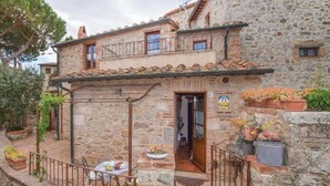 Exterior - Holiday Home Casa Rocca (Castiglione d'Orcia)