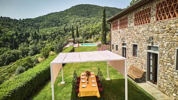 Villa | Outdoor dining
