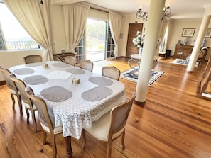 Villa | Dining