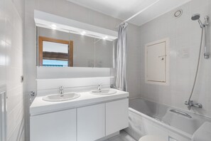 Apartment | Bathroom - Apartment With Nice Sea-views (Blankenberge)