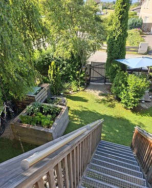 Property grounds - Ferienwohnung 55 qm mit Überdachtem Balkon und Bergblick (Chieming)