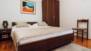 House | 3 bedrooms, individually furnished, iron/ironing board