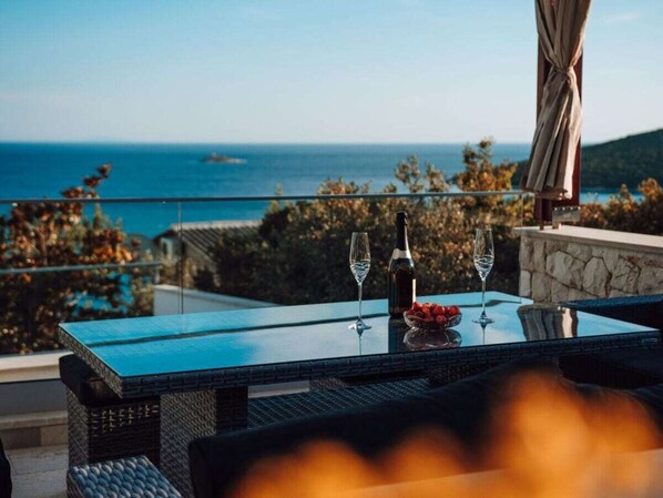 Outdoor pool - Brdar Comfortable Holiday Residence (Marina)