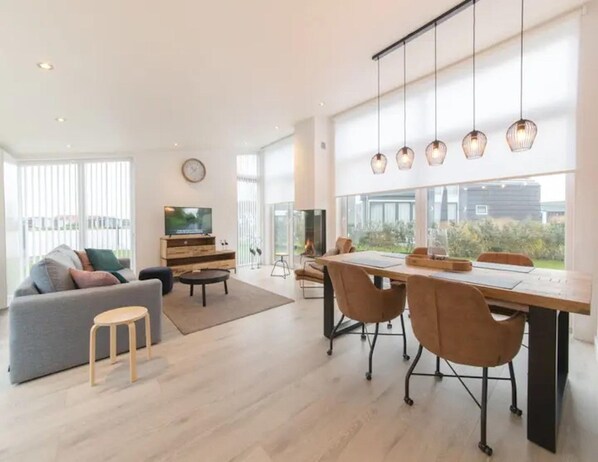 Dining - House in Zeeland by the Lake (Wemeldinge)