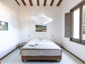 Apartment | 3 bedrooms, individually furnished, bed sheets - Winery Apartment for two With Private Terrace (La Torre de Claramunt)