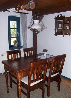 Dining - Thatched Roof House Kehl (Hillgroven)