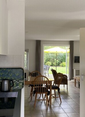 Dining - Holiday Home in Kamperland Near Lake (Kamperland)