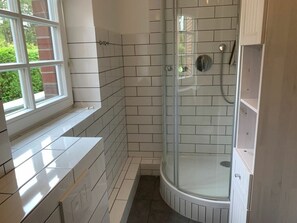 House | Bathroom - "luv" in House Smaswai 10 (Nebel)