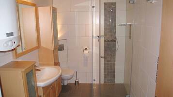 Apartemen | Kamar mandi | Handuk