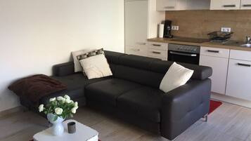 House | Private kitchen | Oven, electric kettle, toaster