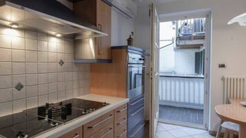 House | Private kitchen | Oven, electric kettle