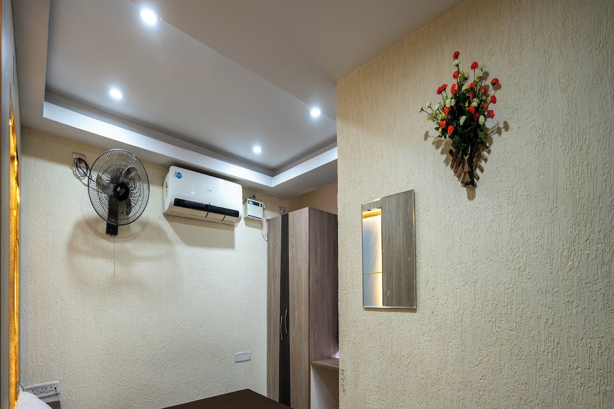 Standard Room | Peralatan tempat tidur hipoalergenik, meja, Wi-fi percuma, cadar katil 